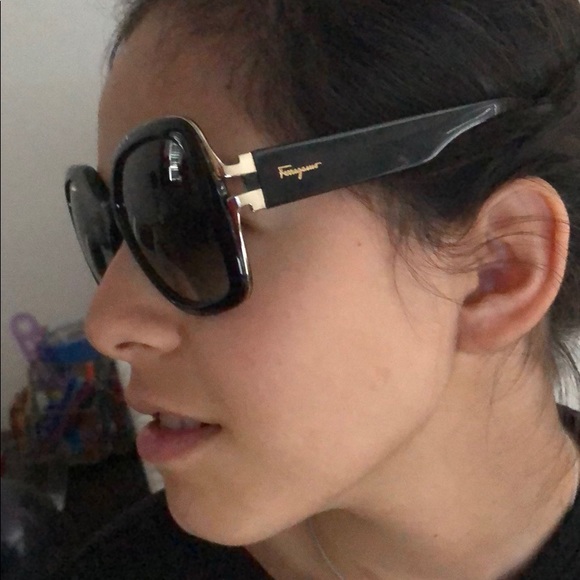 Sun Glasses - Picture 5 of 6